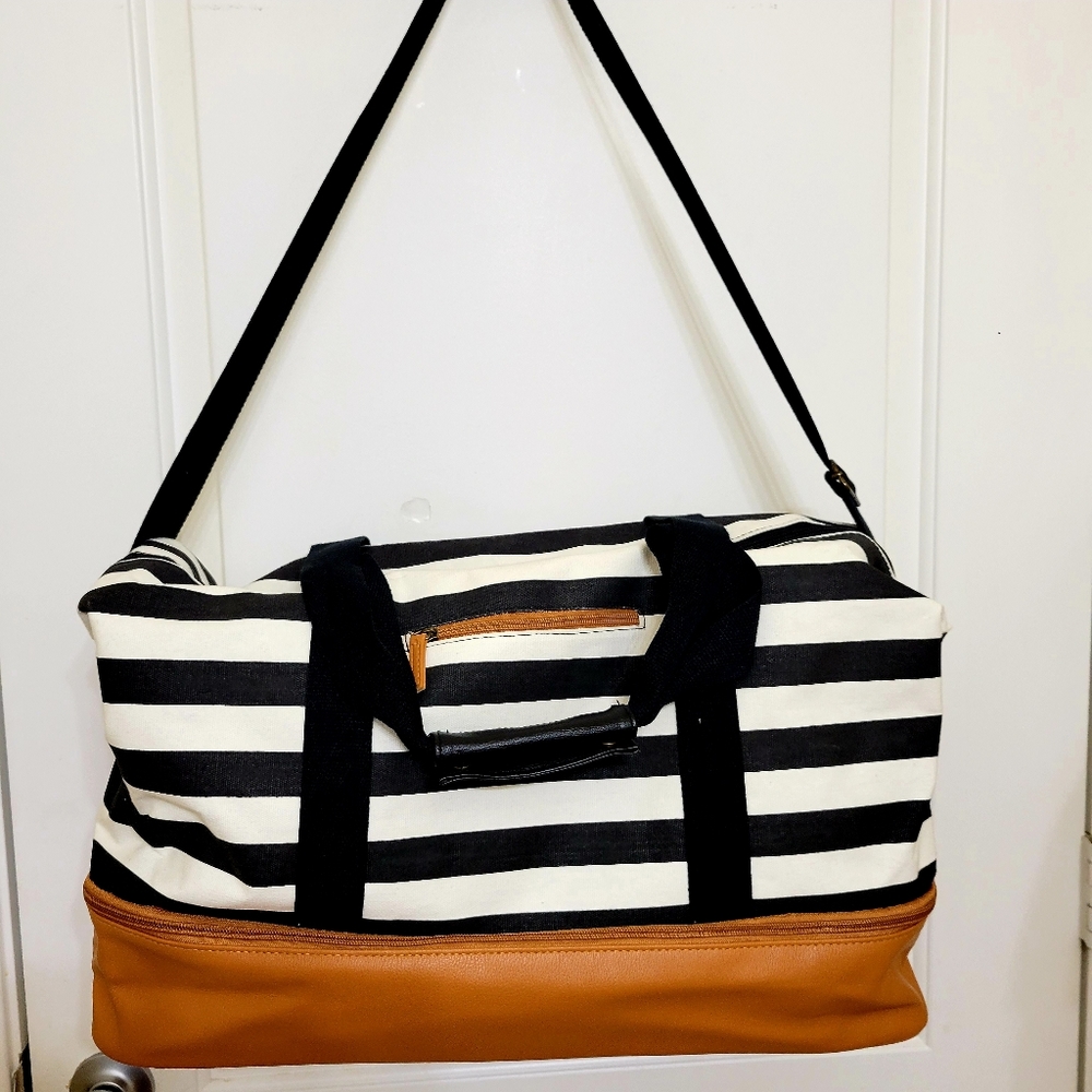 DSW  large travel bag NWOT